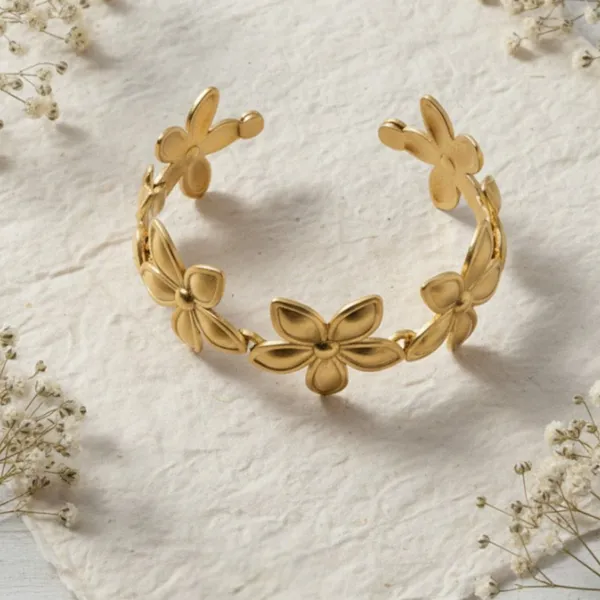 Gold_Alloy_Bracelet_For_Women