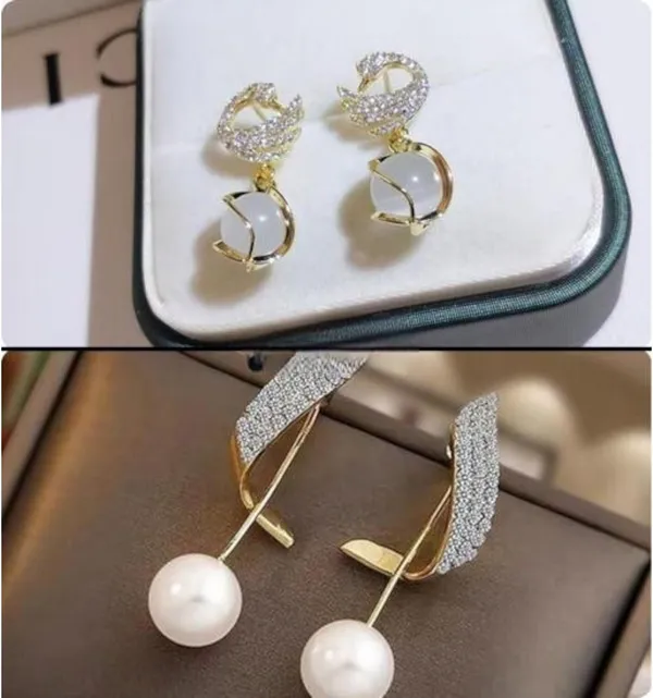 Gold_&_White_Alloy_Stud_Earring_For_Women