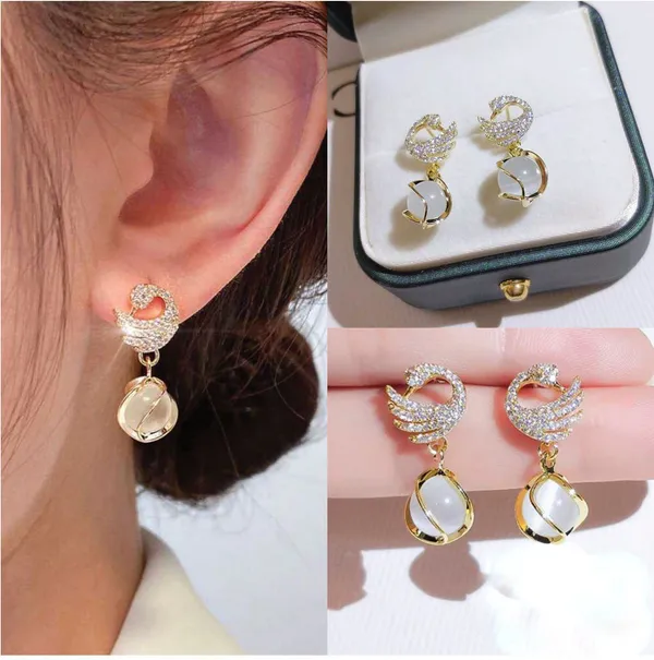 Gold_And_White_Alloy_Stud_Earring_For_Women