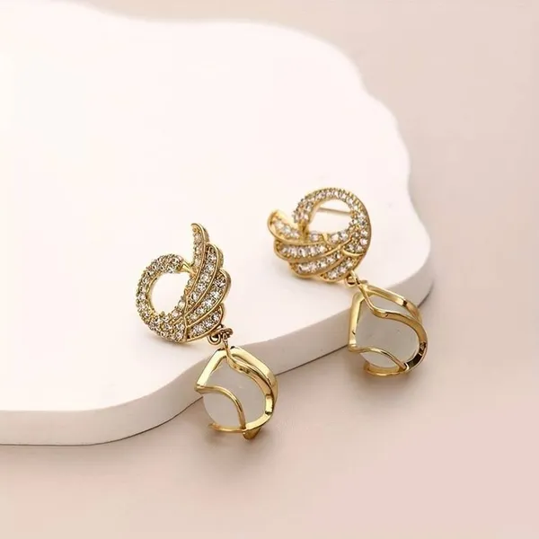 Gold_&_White_Alloy_Drops_&_Danglers_&_Earring_Set_For_Women