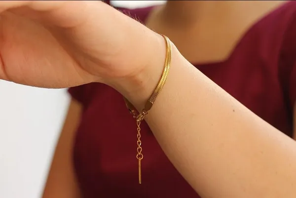 Gold_Alloy_Bracelet_For__Women