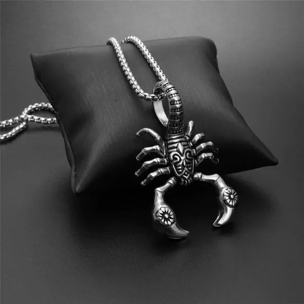 Silver_Alloy_Locket_For_Men