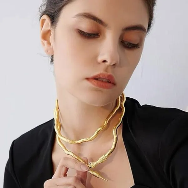 Gold_Alloy_Pendant_For_Women