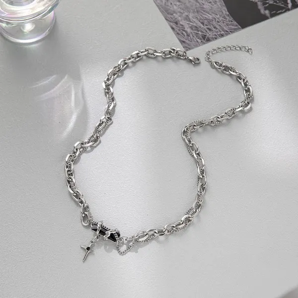 Silver_And_Black_Alloy_Locket_For_Women