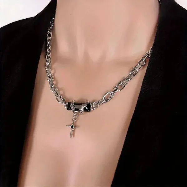 Silver_And_Black_Alloy_Locket_For_Women