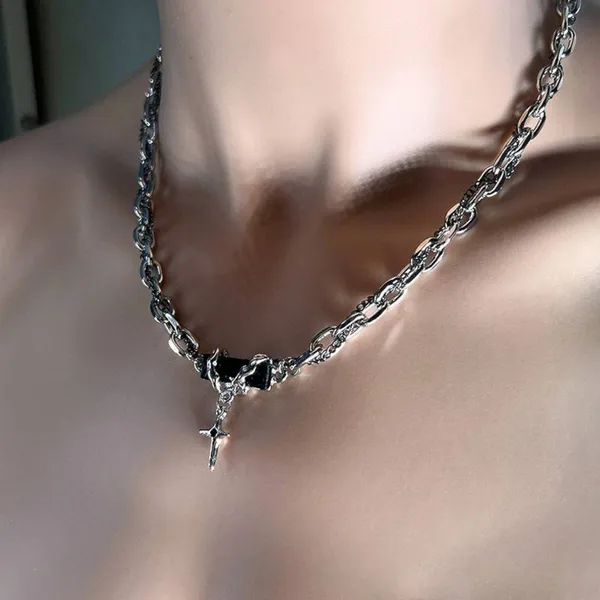 Silver_And_Black_Alloy_Locket_For_Women