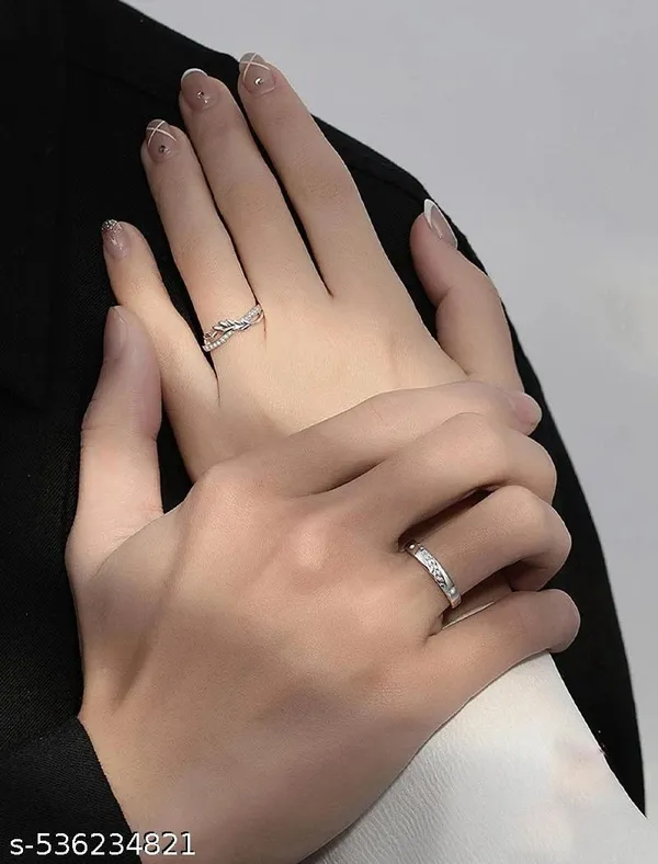 Silver_Leaf_Design_Couple_Rings_–_Matching_Promise_Rings_with_Diamond_Accents_for_Him_&_Her_–_Nature-Inspired_Engagement_&_Anniversary_Jewelry