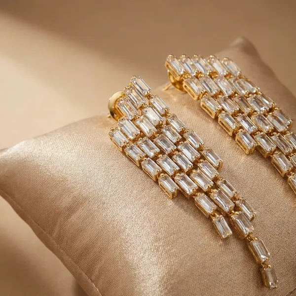 Silver_Toned_Crystal_Chandelier_Earrings_For_Women