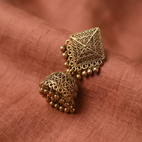 Antique_Gold_Metal_Earrings_For_Women