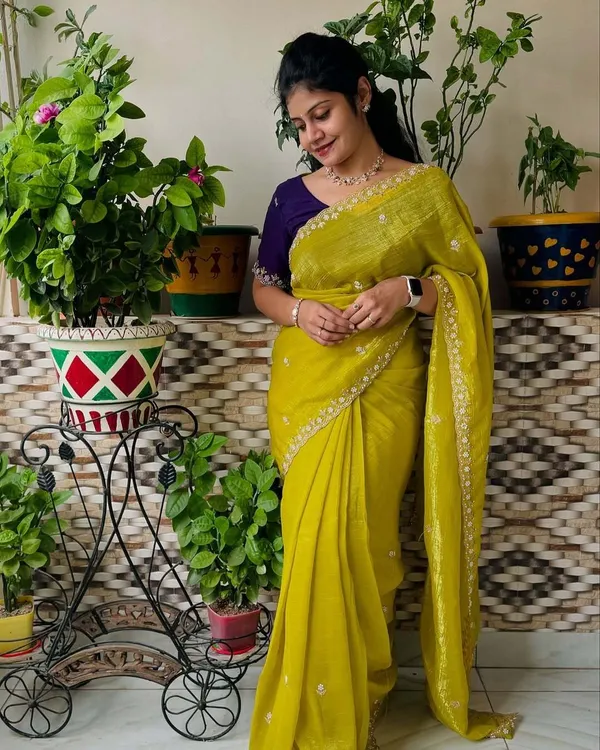Crunchy_Fabrics_Lemon_Yellow_Saree_with_Embroidery_Work_and_Full_Handwork,_Crunchy_Purple_Blouse_by_Kraddle