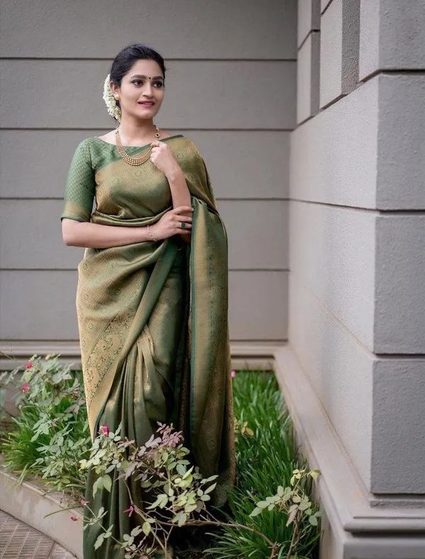ESOMIC_Woven_Banarasi_Pure_Silk_Saree_(Green)