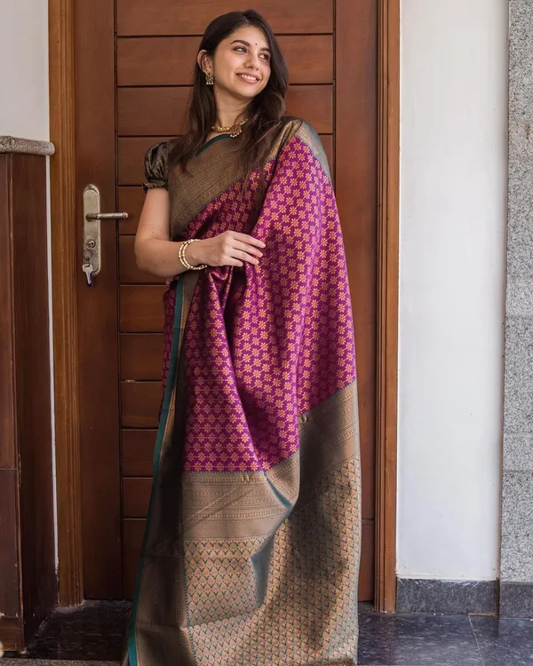 Arnaby_Embellished_Banarasi_Silk_Blend_Saree_(Purple)