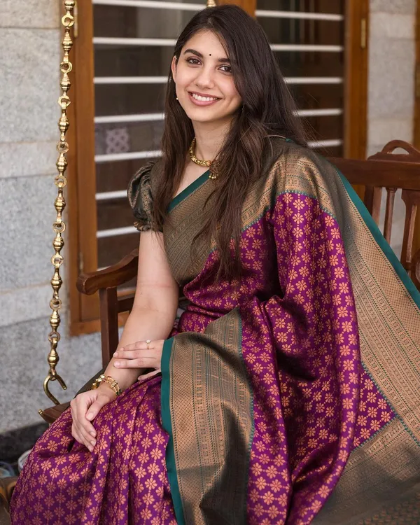 Arnaby_Embellished_Banarasi_Silk_Blend_Saree_(Purple)