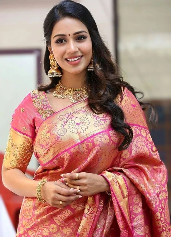 BEAUTIFUL_RICH_PALLU_&_JACQUARD_WORK_ON_ALL_OVER_THE_SAREE.