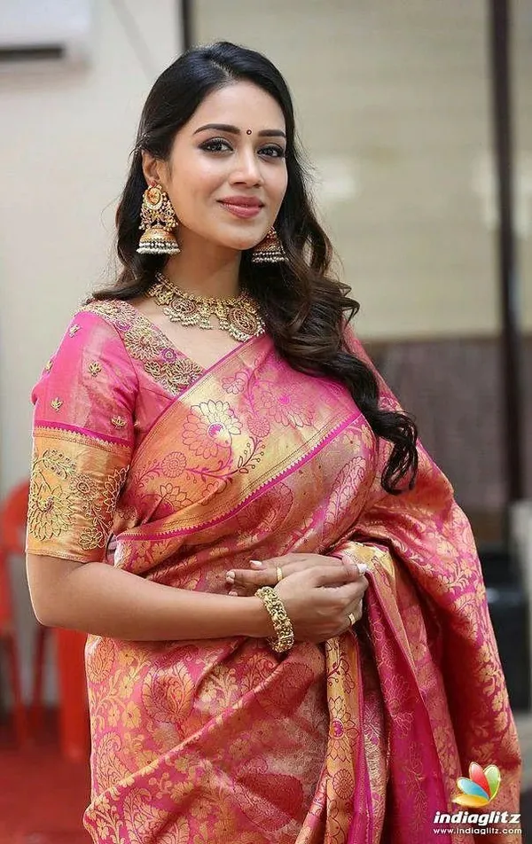 BEAUTIFUL_RICH_PALLU_&_JACQUARD_WORK_ON_ALL_OVER_THE_SAREE.
