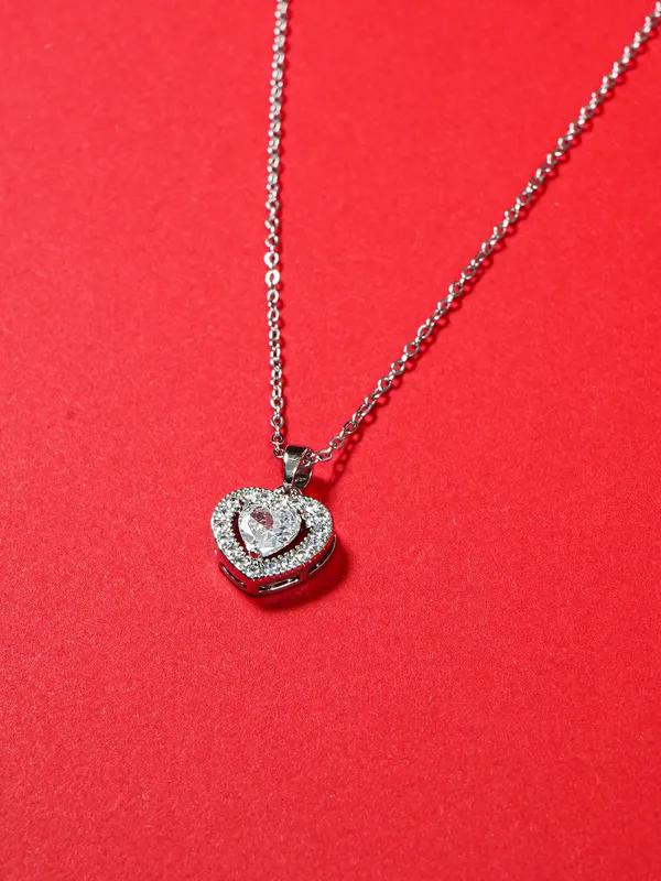 Elegant_Silver_Finish_Heart_Necklace