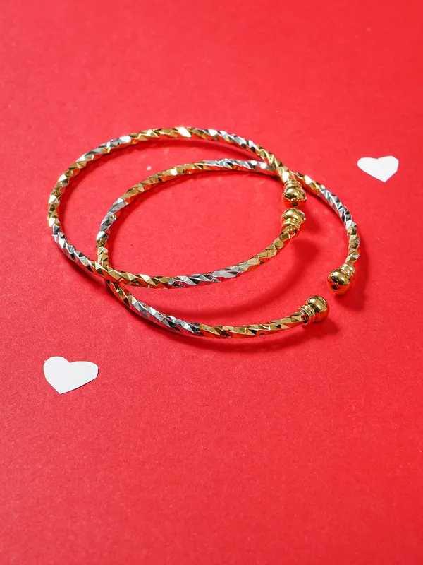 Golden_Whisper_Bangle