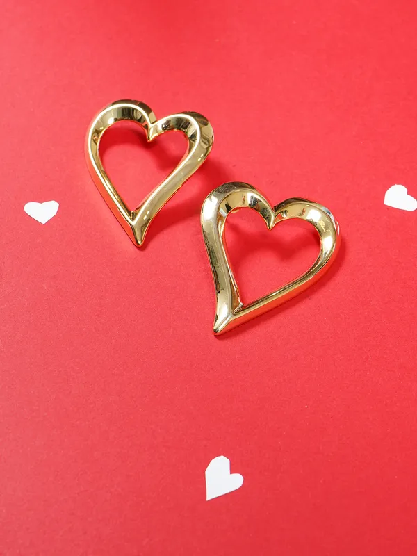 Amora_Sculpted_Heart_Earrings