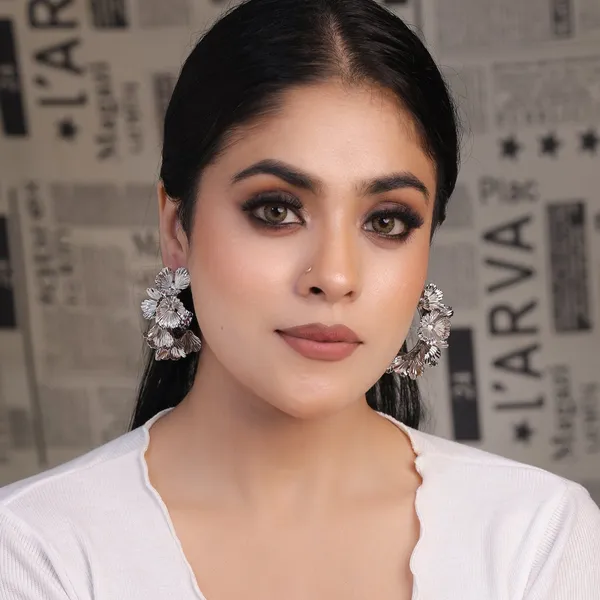 Silver_Deepika_Hoop_Earrings_For_Women