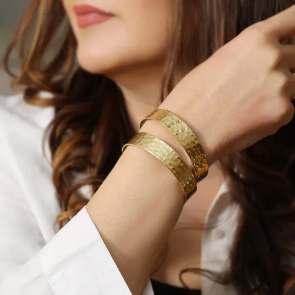 Gold_Handbeaten_Chunky_Bangles_For_Women