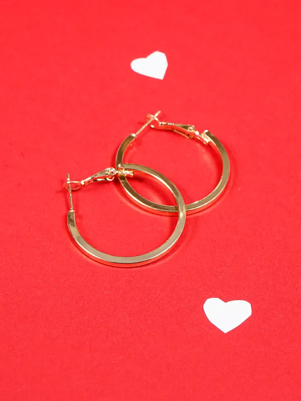 Sleek_Gold_Circle_Hoops