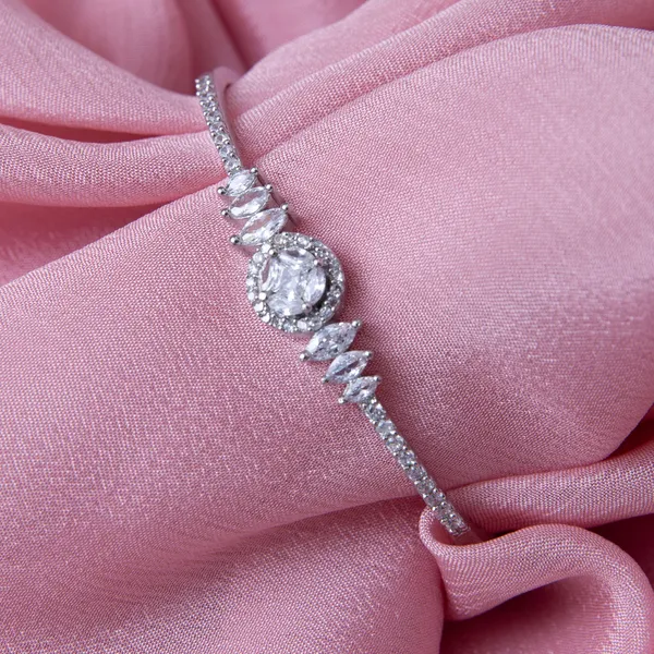 Gold_Pointer_Shaped_Zirconia_Bracelet_For_Women