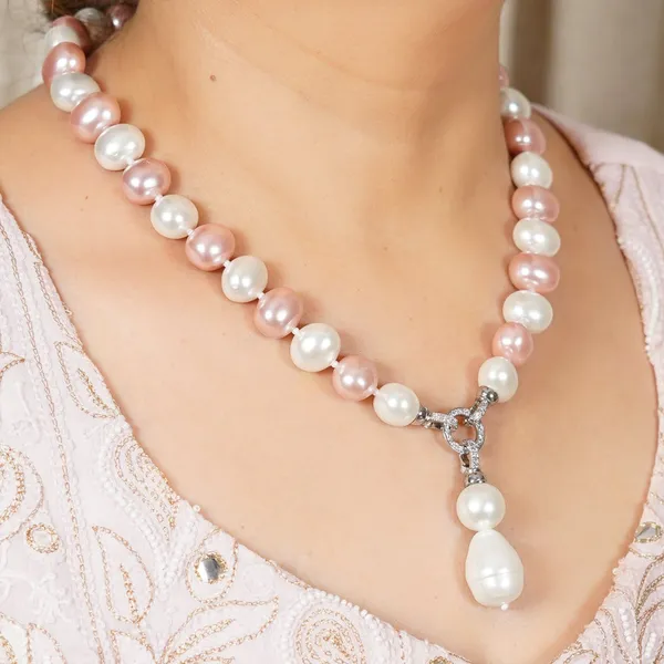Peach_Pink_And_White_Pearl_Necklace_For_Women