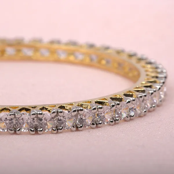Gold_Rhea_Single_Line_Pointer_Bangles_For_Women