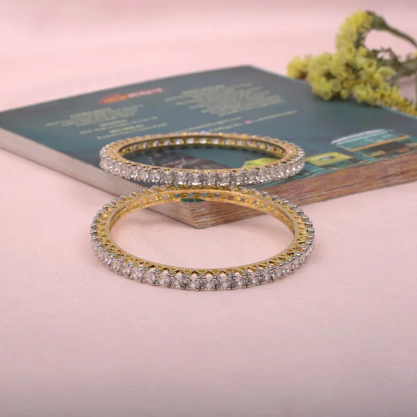 Gold_Rhea_Single_Line_Pointer_Bangles_For_Women