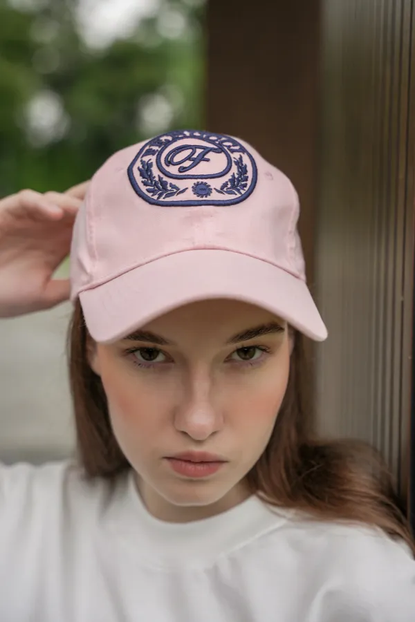 Rose_Frost_Crest_Emblem_Oxford_Cap_For_Unisex
