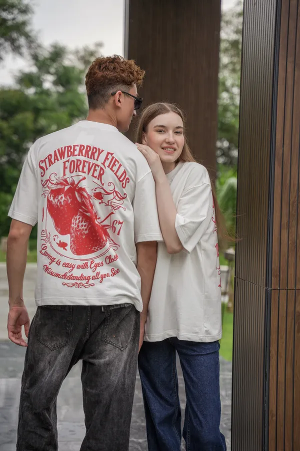 Vanilla_Drift_Strawberry_Anthem_Printed_Cotton_Oversized_Tee_For_Unisex
