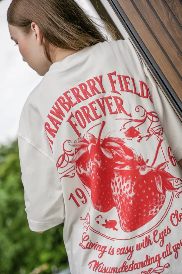 Vanilla_Drift_Strawberry_Anthem_Printed_Cotton_Oversized_Tee_For_Unisex