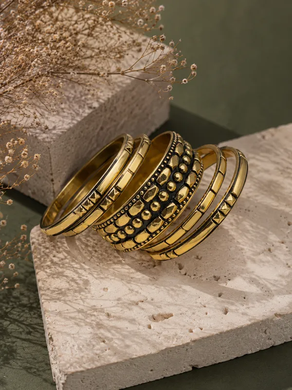 Golden_Premium_Bangle_For_Women