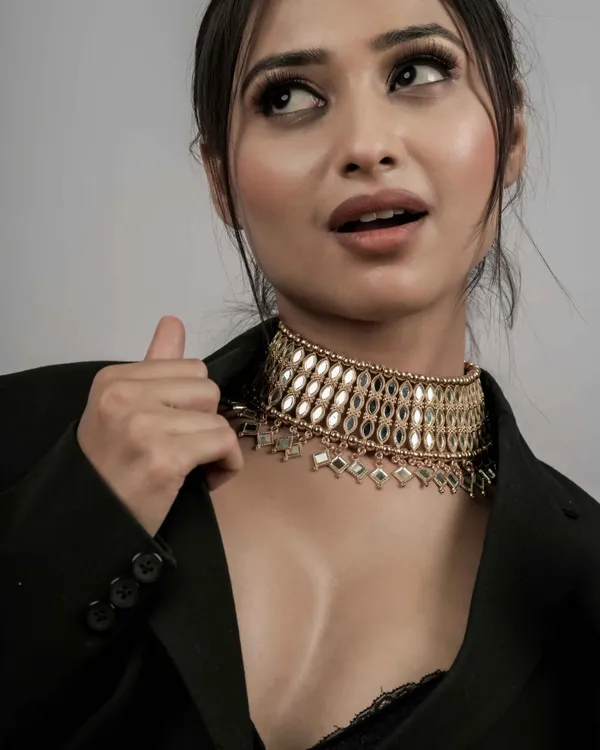 Golden_Premium_Necklace_Choker_For_Women