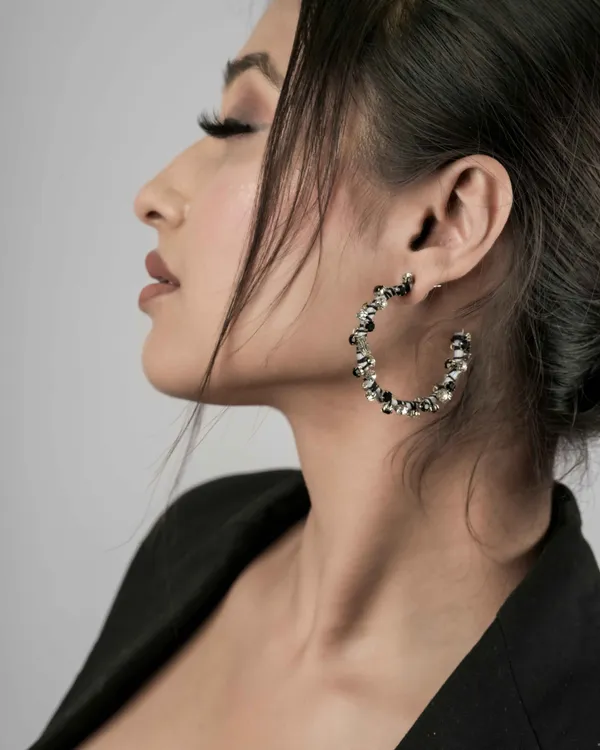 Black_And_White_Premium_Earring_For_Women
