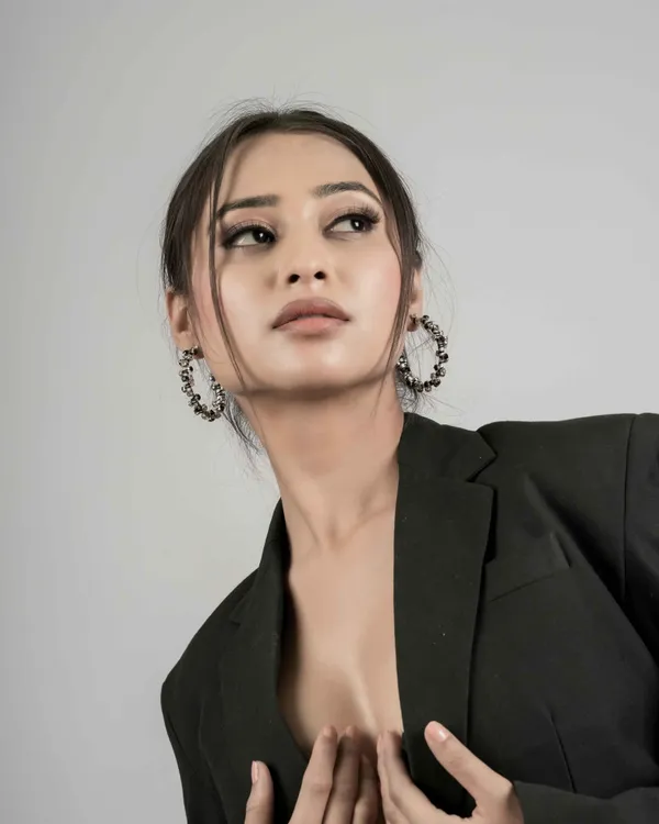 Black_And_White_Premium_Earring_For_Women