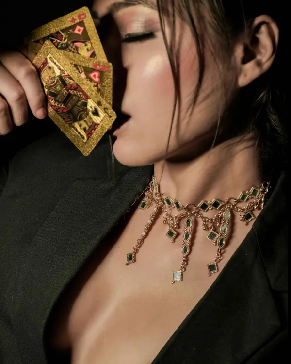 Golden_Premium_Necklace_Choker_For_Women