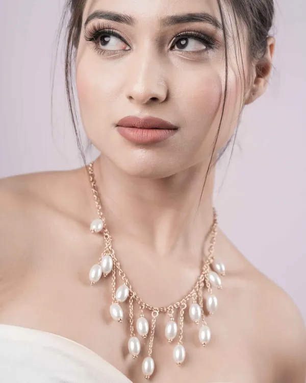 White_Premium_Necklace_For_Women