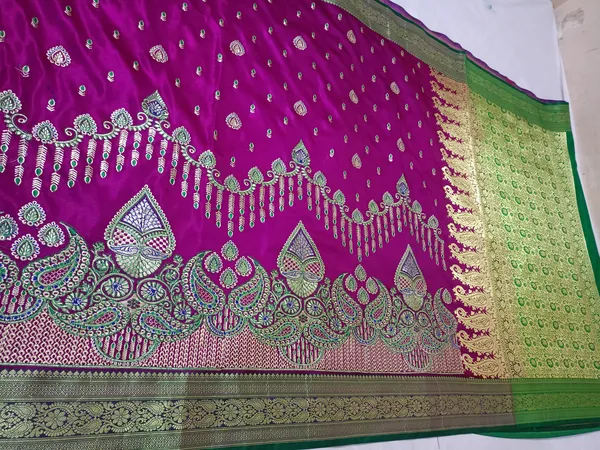 Deep_Magenta_And_Purple_Banarasi_Silk_Embroidery_Saree_For_Women