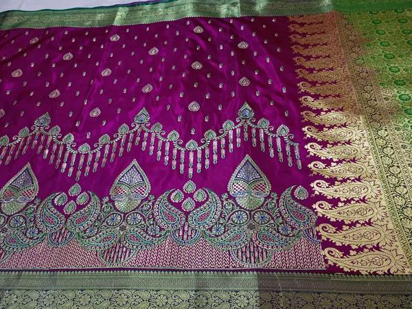 Deep_Magenta_And_Purple_Banarasi_Silk_Embroidery_Saree_For_Women