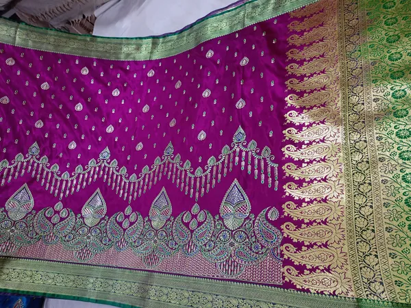 Deep_Magenta_And_Purple_Banarasi_Silk_Embroidery_Saree_For_Women
