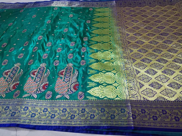 Green_Banarasi_Silk_Zari_Embroidery_Saree_For_Women