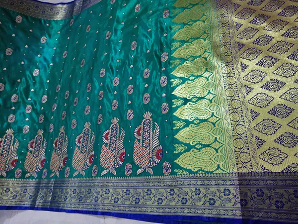 Green_Banarasi_Silk_Zari_Embroidery_Saree_For_Women