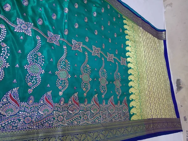 Green_Banarasi_Silk_Embroidery_Saree_For_Women