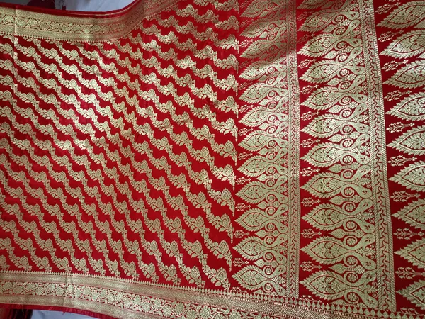 Red_Banarasi_Saree_For_Women