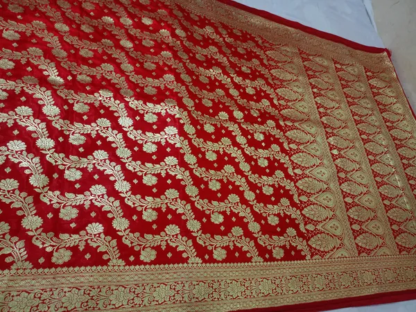 Red_Banarasi_Saree_For_Women