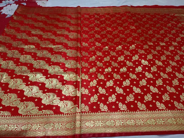 Red_Banarasi_Saree_For_Women