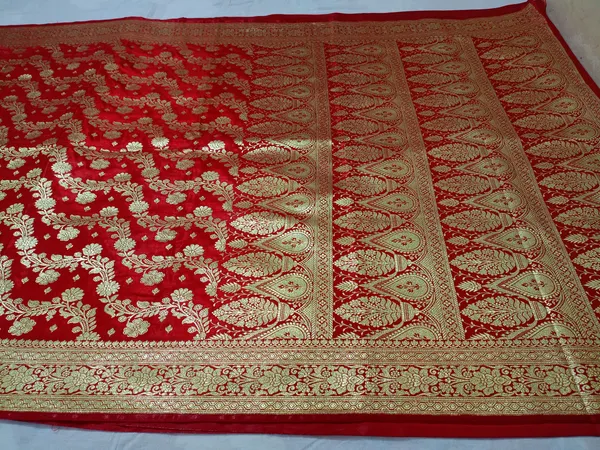 Red_Banarasi_Saree_For_Women