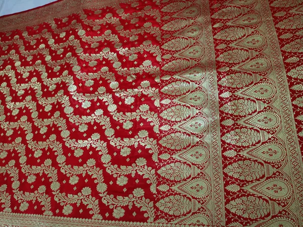 Red_Banarasi_Saree_For_Women