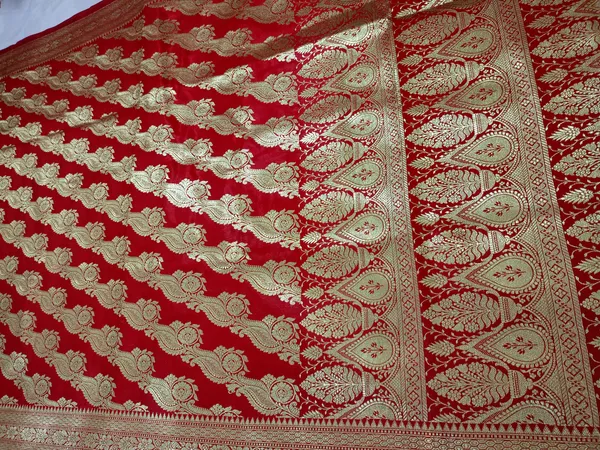 Red_Banarasi_Saree_For_Women